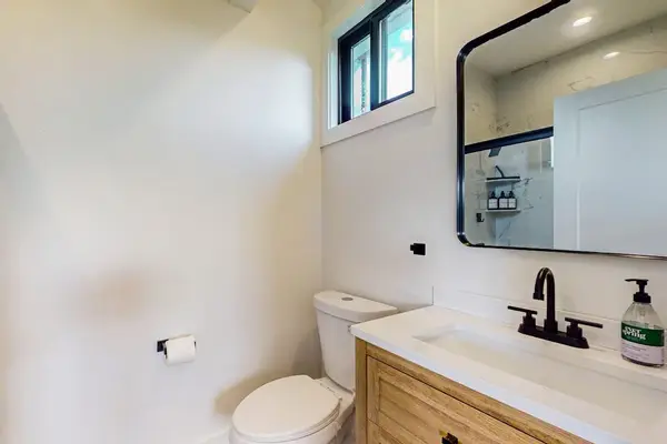 Fresh And Bright Full Bathroom