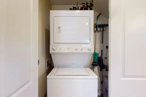 Convenient In-Unit Washer And Dryer For Stress-Free Stays