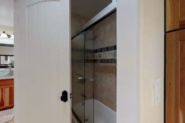 Guest bathroom tub/shower combo.