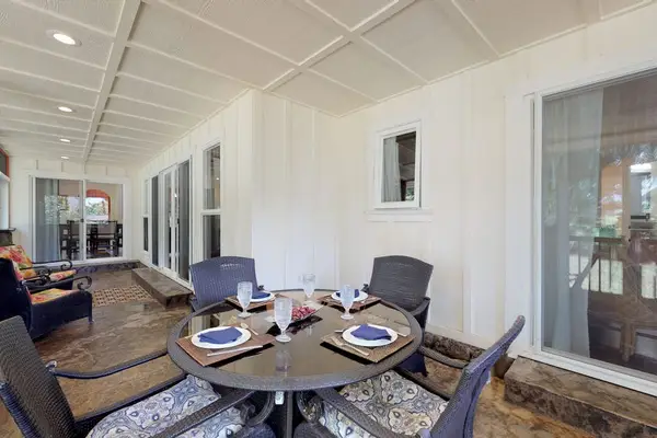 Plenty of seating on the lanai to relax and read a book or sit and dine.