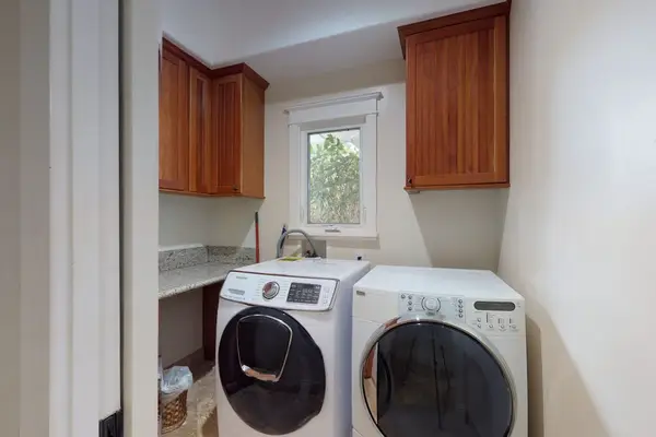 In-home washer and dryer let you pack light and enjoy the convenience of doing laundry during your stay.