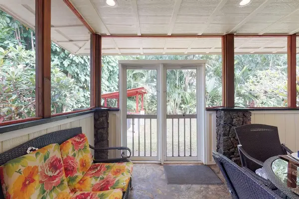 Plenty of seating on the lanai to relax and read a book or sit and dine.