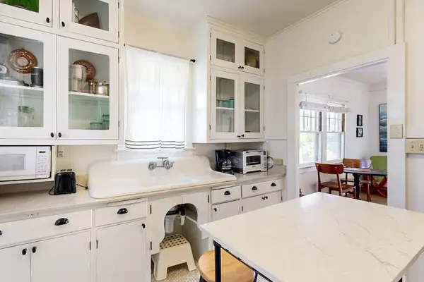 Full kitchen with extra dining table makes shared meals even more enjoyable