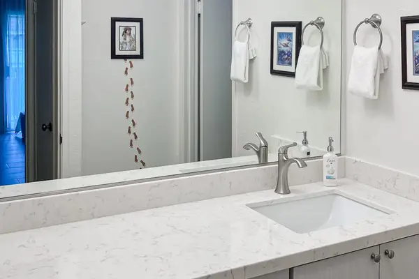 Bright, Clean & Inviting Bathroom