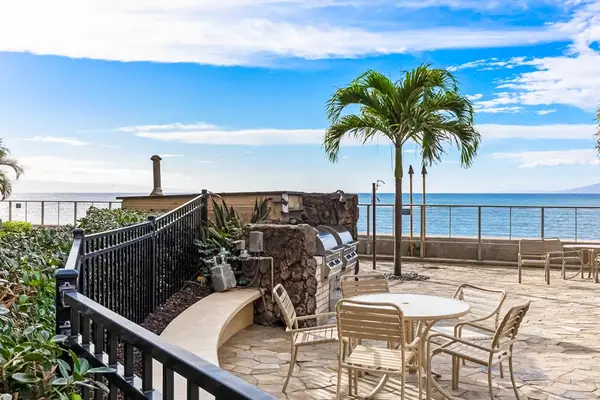 Open Air Dining By The Ocean