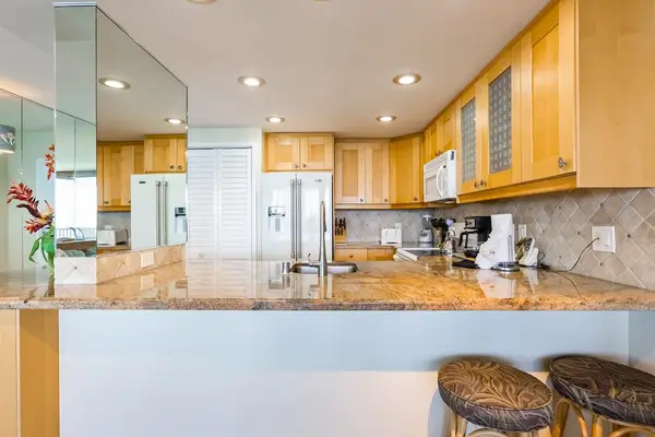 Chef's Kitchen With Breakfast Bar