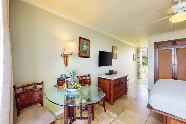 Cozy Studio With Dining Nook