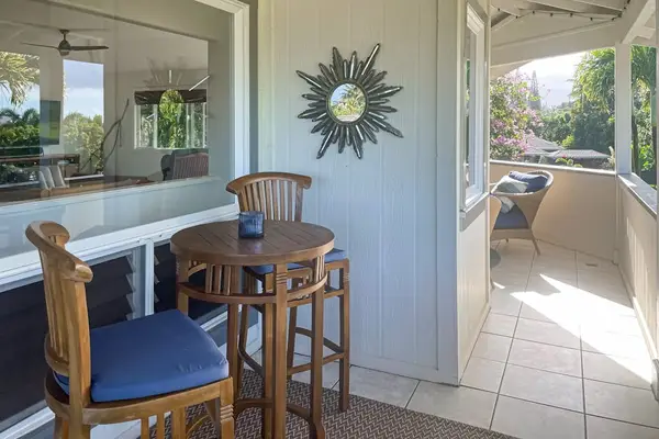 Covered Lanai Dining Retreat