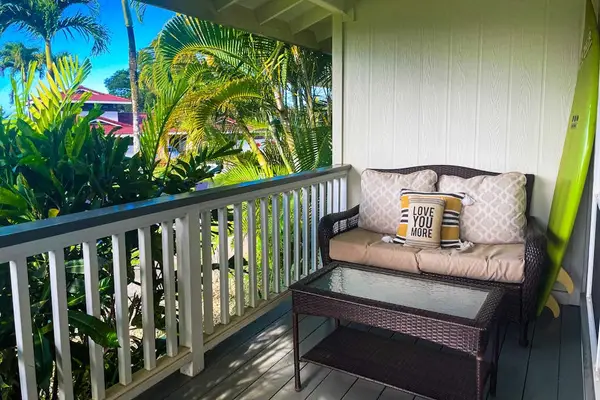 Lush Garden View Lanai