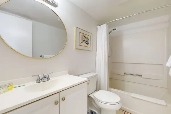 Modern Bathroom With Stylish Vanity