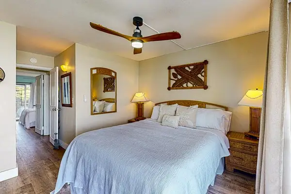 Beds can be configured into two king beds or one king bed and two twin beds. - Guest bedroom either two twins or a king bed.