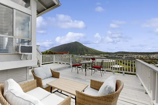 Enjoy stunning views of Koko Head Crater from the comfort of the patio.