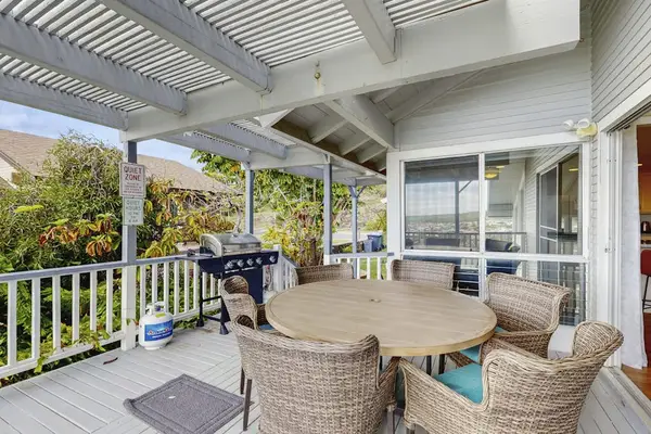 Make memorable meals in the open air on the welcoming upper patio.