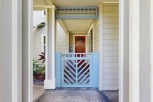 Inviting Entryway To Your Vacation Home