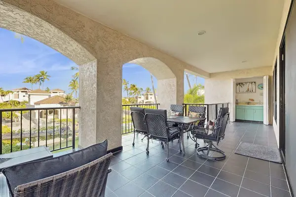 Share meals outdoors while taking in the island breeze.