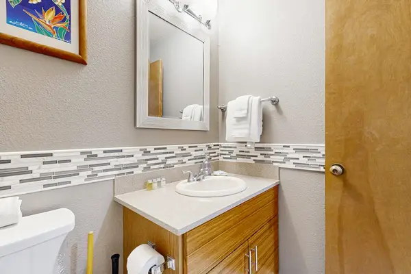 Freshen up with a bright modern vanity