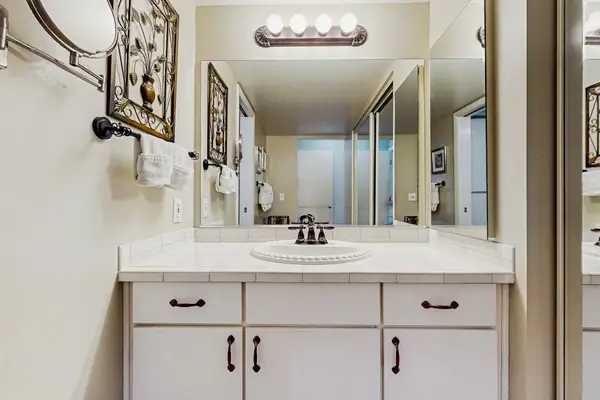 Ensuite bathroom with a large vanity.