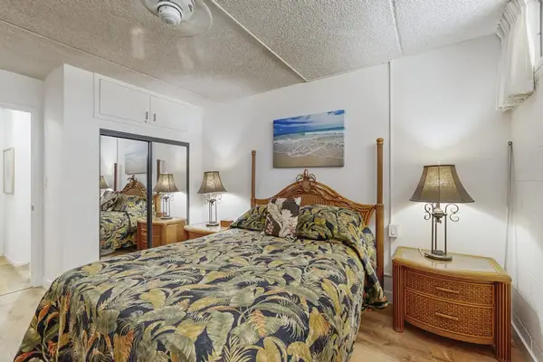 Comfortable Retreat With Island Style