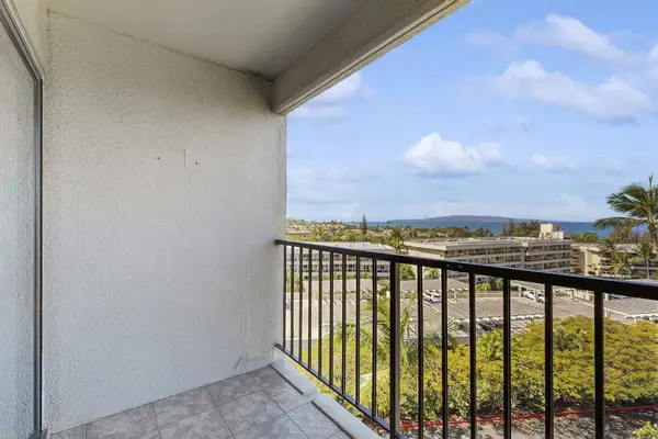 Peaceful Balcony Retreat With Fresh Breezes