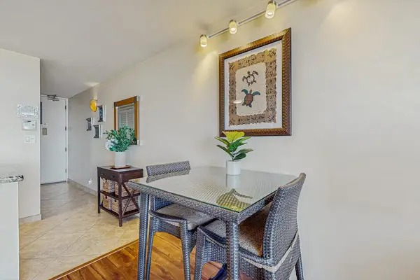 Lovely little table for a cozy dinner from home.