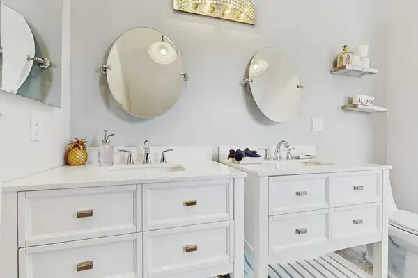 Master bathroom with double sinks, garden tub and spa like shower.