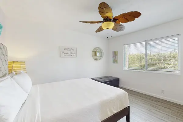 Guest bedroom with a queen bed and a comfortable sofa bed that pulls out.