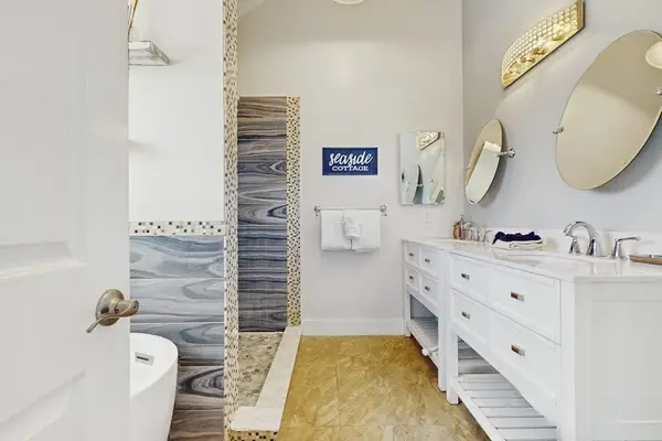 Master bathroom with double sinks, garden tub and spa like shower.