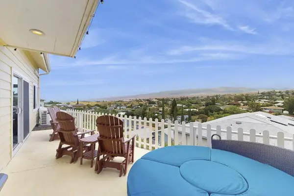 Private hot tub on your lanai with a fabulous view of the island.