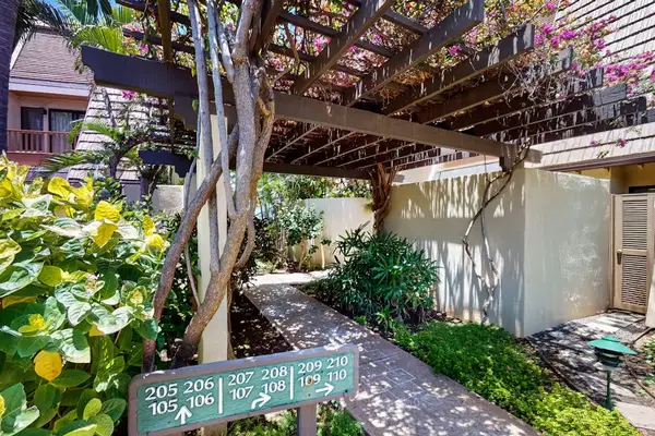 Lush Garden Entrance With Island Charm