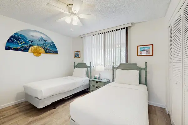 Comfortable Twin Bedroom Retreat