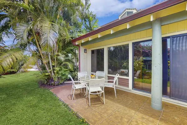 Private Garden Patio For Outdoor Dining
