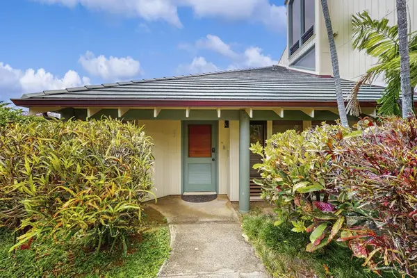 Welcoming Tropical Home Entrance
