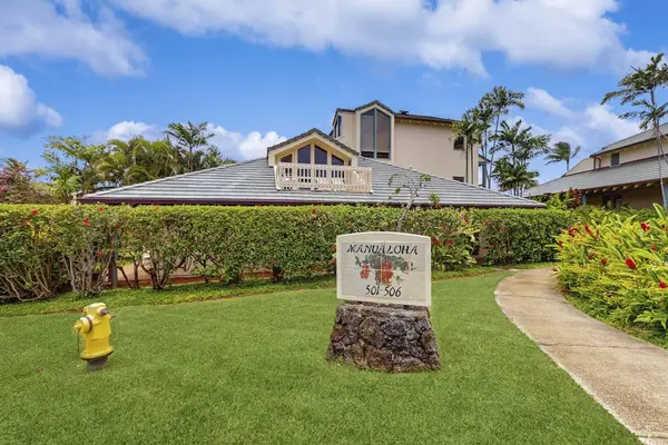 Beautifully Landscaped Front Lawn