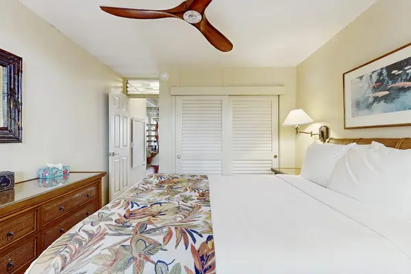 Cozy Bedroom With Island Decor