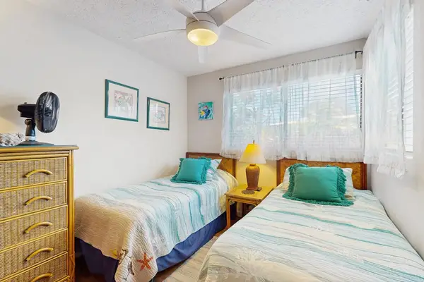 Cozy Twin Bedroom Escape