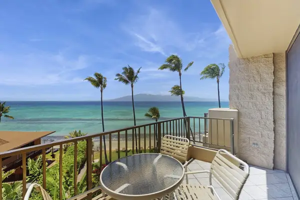 Private Balcony Above The Pacific