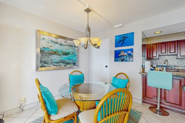 Cheerful Breakfast Nook For Morning Moments