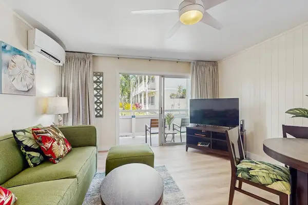 Bright Living Room With Tropical Charm
