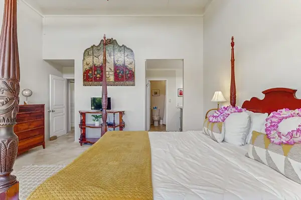 Spacious Primary Suite with Four-Poster Bed, TV & En-Suite Access