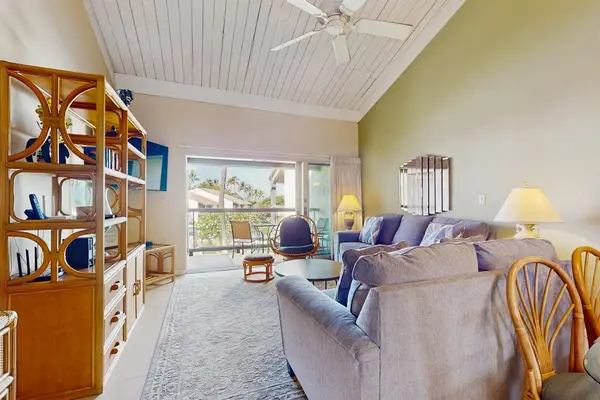 Relaxing Living Room For Gathering