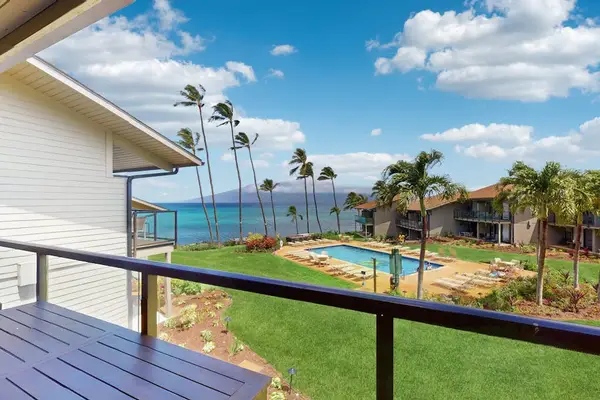 Private Ocean View Lanai With Tropical Breezes