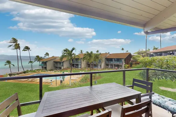 Outdoor Dining With Tropical Garden Views