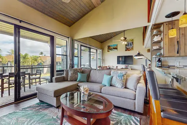 Bright Island Living With Ocean Views