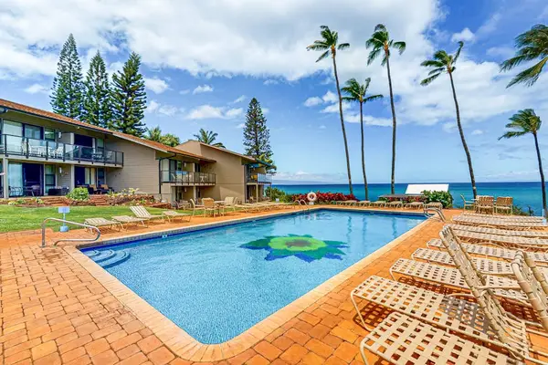 Mahina Surf Community Pool