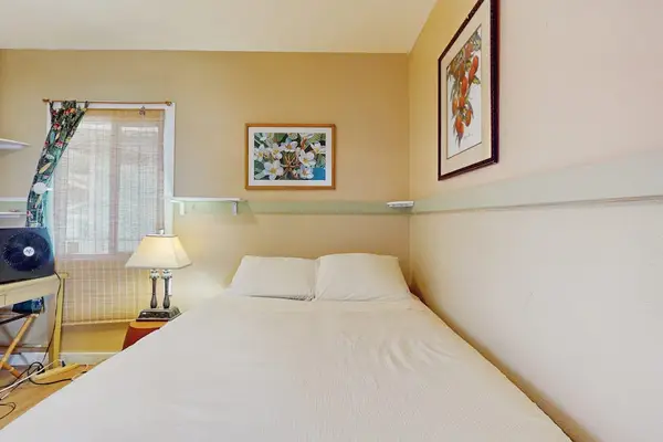 Cozy bedroom with a queen bed