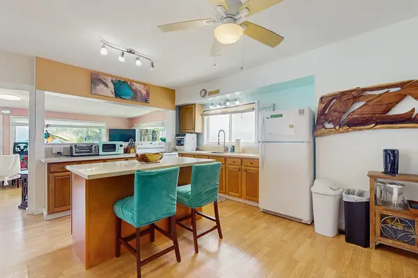 Bright kitchen with dining peninsula