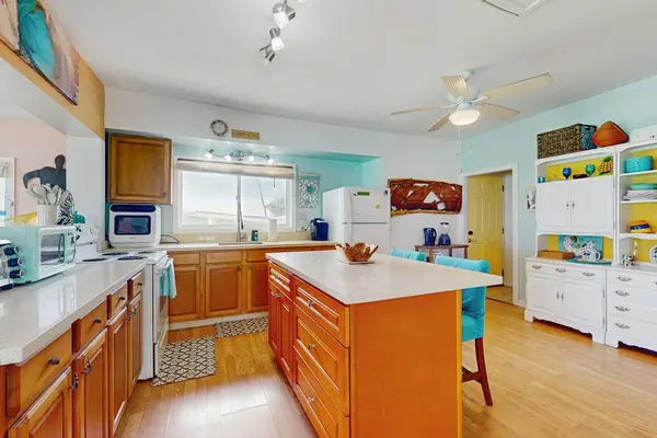 Spacious kitchen with breakfast island