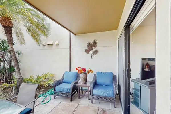 Relaxing Garden Lounge