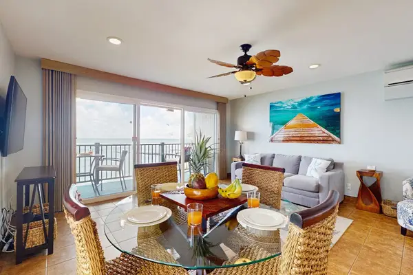 Dining room with seating for four while taking in the views of the lanai.