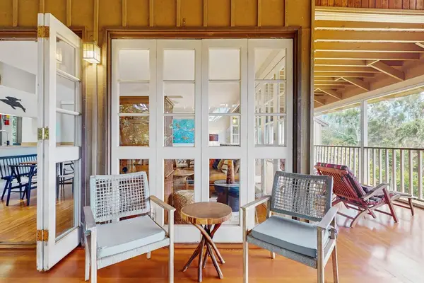 Immerse yourself in spectacular surroundings with inspiring views from every direction imaginable throughout